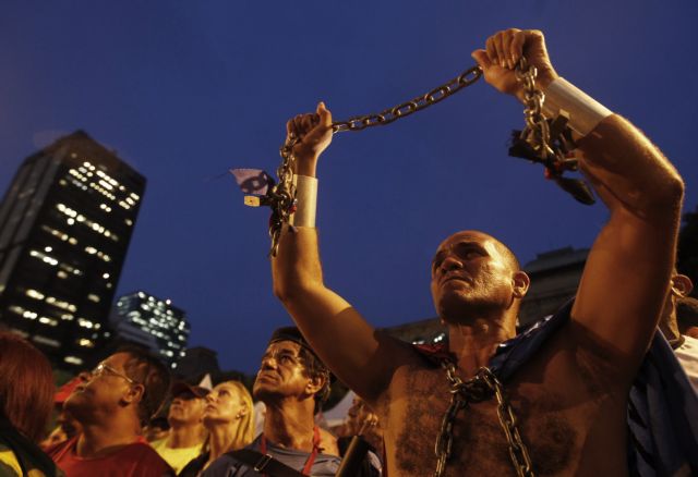 Απεργούν αστυνομικοί και πυροσβέστες στη Βραζιλία, λίγο πριν την έναρξη του Καρναβαλιού